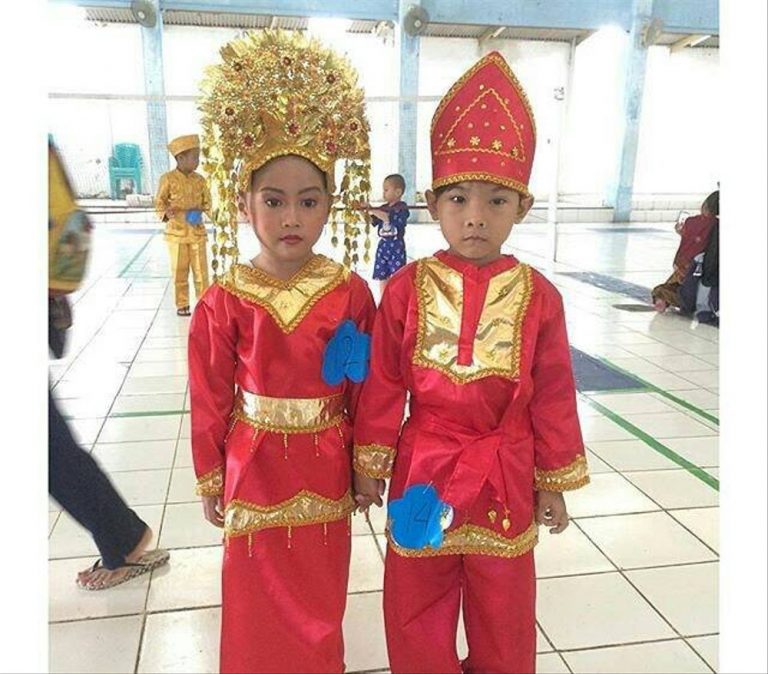 Elegannya Baju Adat Minagkabau Sumatera- Budayanesia