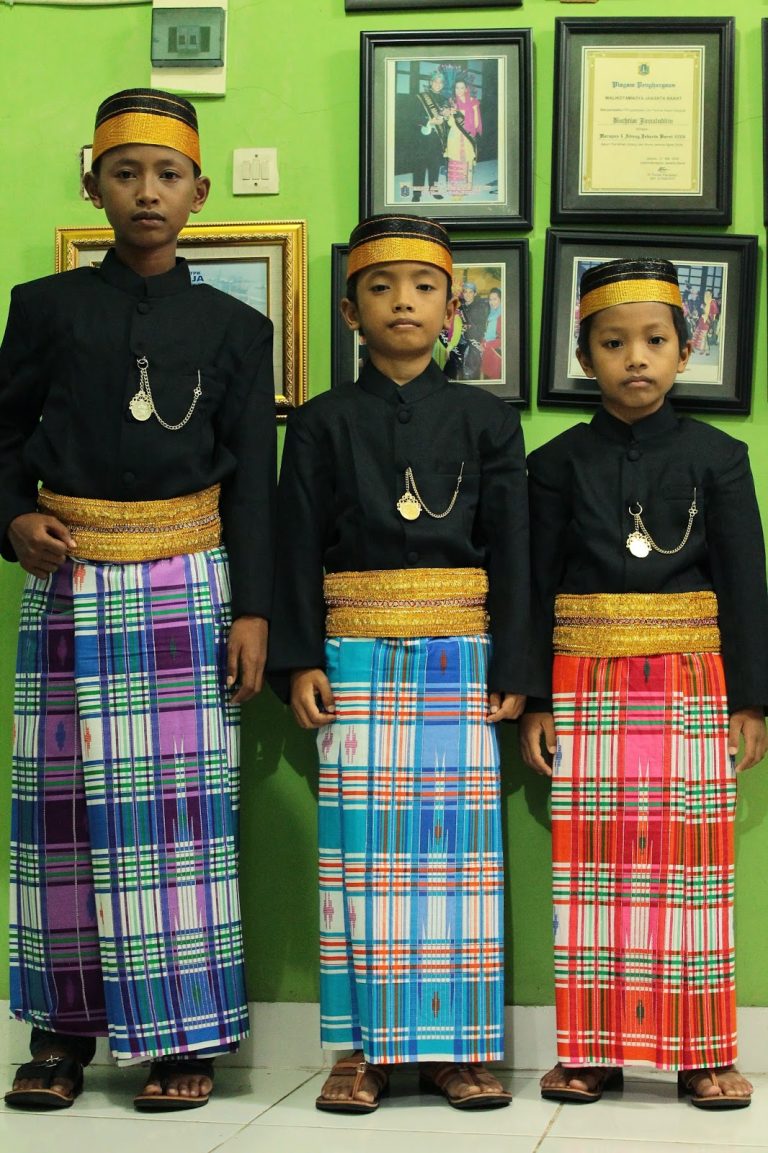 Ciri Khas Baju Adat Makassar yang Melegenda | Budayanesia