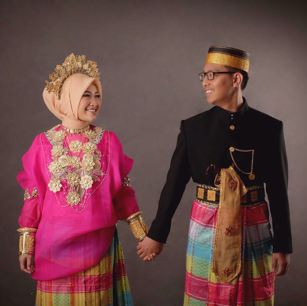 Ciri Khas Baju Adat Makassar yang Melegenda - Budayanesia