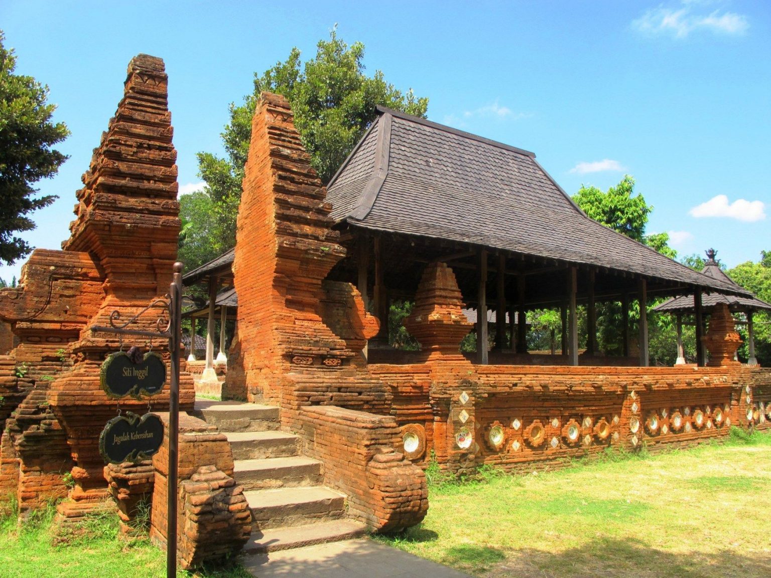 7 Nama Rumah Adat Jawa Barat Sunda dan Gambar - Budayanesia