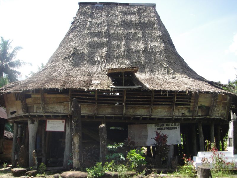 Rumah Adat Suku Nias